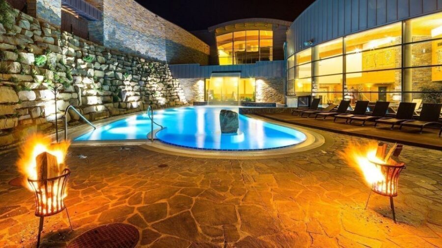 From Kraków; to Białka Thermal Baths private tour - Eating and drinking on site: restaurants in both zones