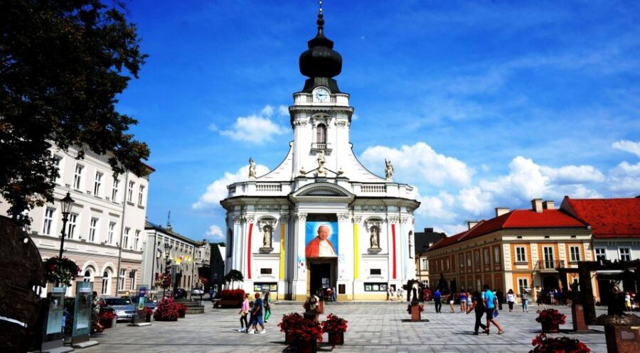 From Krakow: Wadowice & Sanctuary of Divine Mercy Tour - What it feels like in the best case: small-group pacing and thoughtful guiding