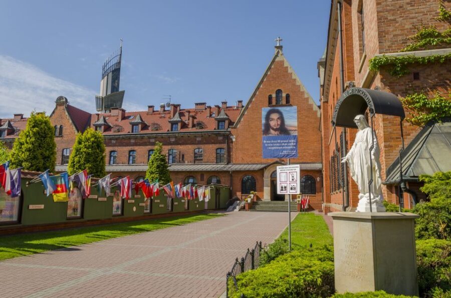 From Krakow: Wadowice & Sanctuary of Divine Mercy Tour - How the day runs from Krakow: a 7-hour route with built-in breathing room