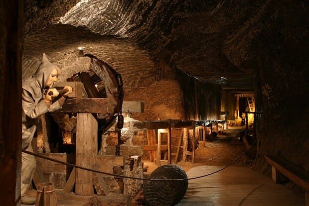 From Kraków: Wieliczka Salt Mine Guided Tour with Transport - Photos cost extra: what to know before you bring your camera