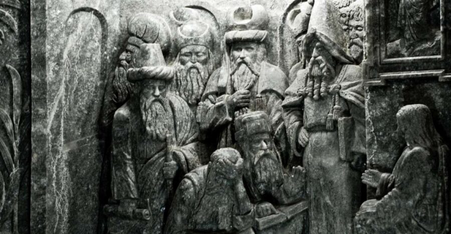 From Krakow: Wieliczka Salt Mine Half-Day Guided Tour - What You’ll See in the Chambers: Salt Art, Lakes, and Big Room Moments
