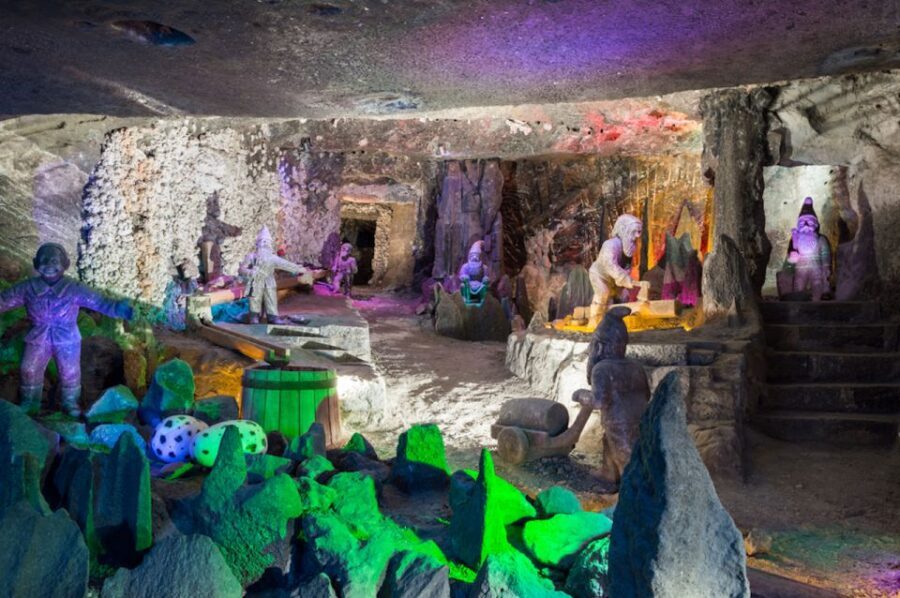 From Krakow: Wieliczka Salt Mine Tour with Guide - From Krakow to Wieliczka: the easiest start you can hope for