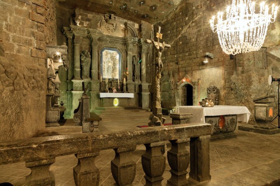 From Krakow: Wieliczka Salt Mine Tour with Guide - The descent: 380 stairs down and what that means for your body