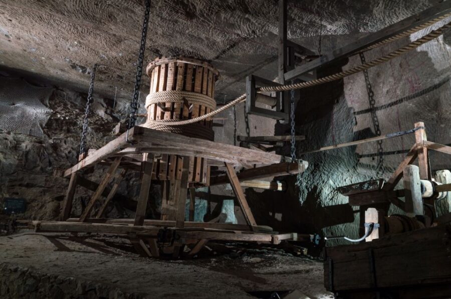 From Krakow: Wieliczka Salt Mine Tour with Guide - Languages and guide quality: a tour that meets you where you are