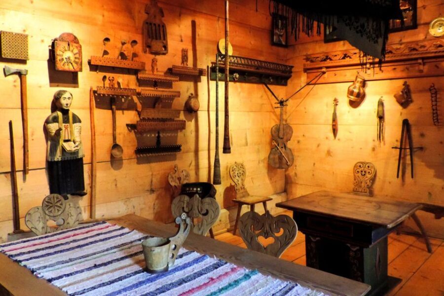 From Krakow: Zakopane Tour with Gubalowka Funicular & Museum - Back in Zakopane: Krupówki, workshops, and the real shopping time