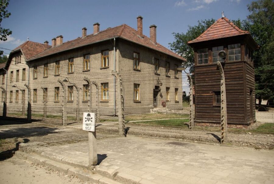 From Warsaw: Auschwitz-Birkenau Small Group Tour with Lunch - Lunch at a local restaurant: simple fuel, not a highlight