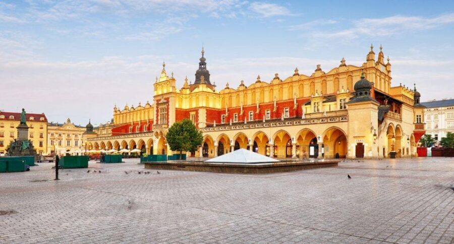 From Warsaw: Guided Tour to Wieliczka Salt Mine and Krakow - What to pack and how to plan your timing