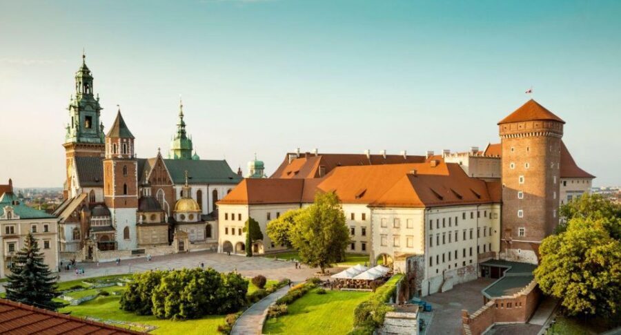From Warsaw: Guided Tour to Wieliczka Salt Mine and Krakow - Meeting your driver in Krakow and getting to Wieliczka