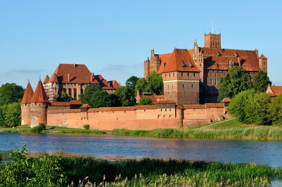 From Warsaw: Tour to Malbork Castle and Gdansk or Sopot - Entering Malbork Castle: Teutonic Order, Huge Scale, and Good Wayfinding