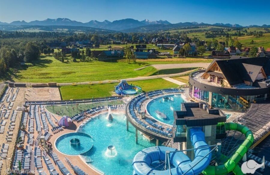 From Zakopane: Chocholow Thermal Baths with Hotel Transfers - Bilingual guidance that actually helps you figure it out
