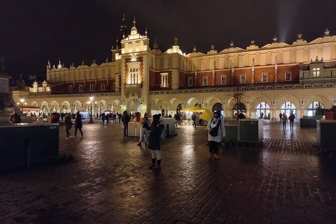Full-Day Tour From Warsaw to Auschwitz (guided) and Krakow by car - Who This Tour Fits Best (And Who Should Consider Overnighting Krakow)