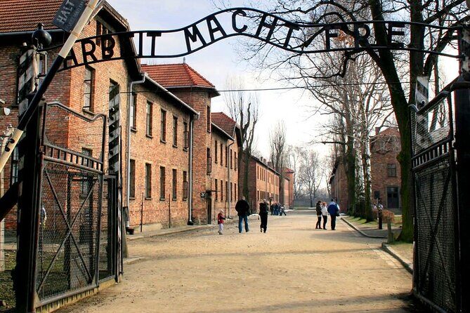 Full-Day Tour of Auschwitz and Wieliczka Salt Mine from Krakow - Practical tips that make the day smoother