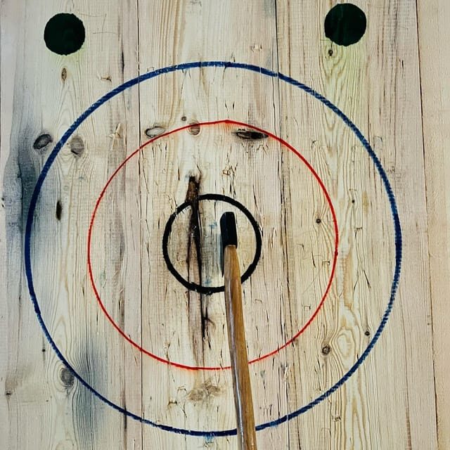 Gdańsk: 1.5-Hour Axe Throwing Experience - Language and Instructor Support: English, Polish, and No Guesswork
