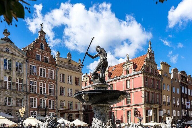 Gdansk and Malbork Castle Small Group Tour from Warsaw with Lunch - Entering Muzeum Zamkowe w Malborku: The Fortress That Dominates the Vistula