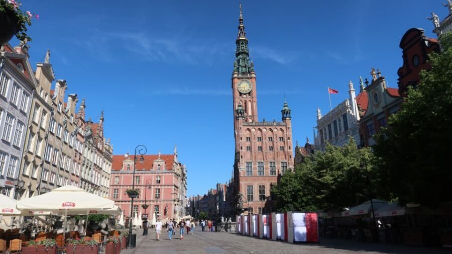 Gdansk and Stutthof Concentration Camp Private Tour - St. Mary’s Church and Mariacka Lane: where the city turns human