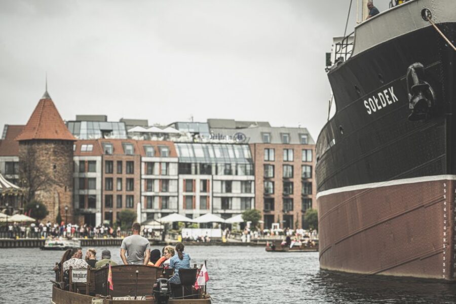 Gdansk: City Cruise on Historical Polish Boat - Ołowianka and Granary Island: where old meets new