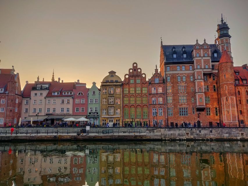 Gdańsk City Sights & History Guided Walking Tour in English - Golden Gate Start: Finding the Yellow Umbrella and Gear Up