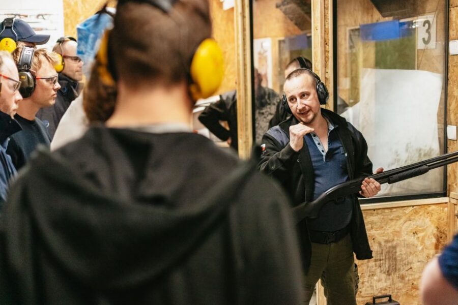Gdańsk: Extreme Gun Shooting Experience with Transfers - The guns: AK-47 Kalashnikov and Glock 17/19 in a supervised lane