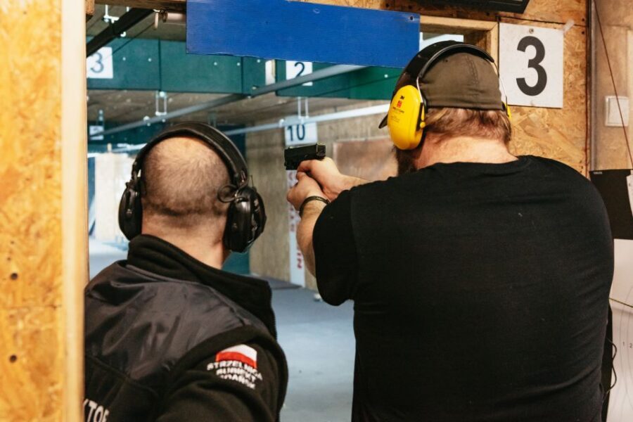 Gdańsk: Extreme Gun Shooting Experience with Transfers - How long it really takes: pacing, traffic, and package effects