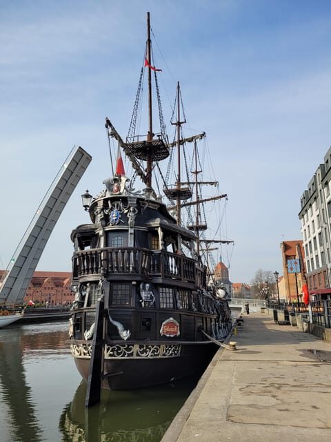 Gdansk: Guided Round-Trip Cruise to Westerplatte - Should You Book This Gdansk Cruise to Westerplatte?