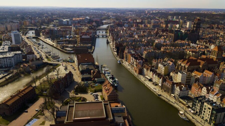 Gdańsk: Highlights Bike Tour - Riding to the shipyard and understanding Solidarity