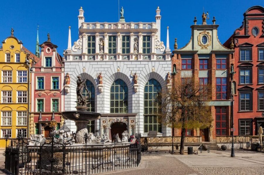 Gdansk: Jewish Heritage Guided Private Walking Tour - Granary Island ghetto area and the Holocaust context you can keep straight