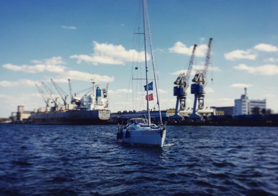 Gdańsk: Motlawa and Port yacht cruise with Welcome Drink - Should you book the Gdańsk Motława and Port yacht cruise?