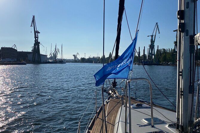 Gdańsk: Motlawa and Port yacht cruise with Welcome Drink - Why a Motława port yacht cruise beats land sightseeing