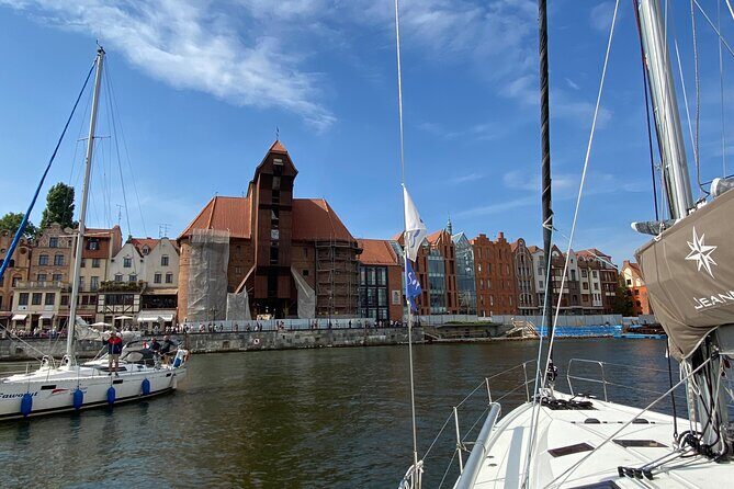 Gdańsk: Motlawa and Port yacht cruise with Welcome Drink - What you’ll actually see: cranes, docks, and ship repair