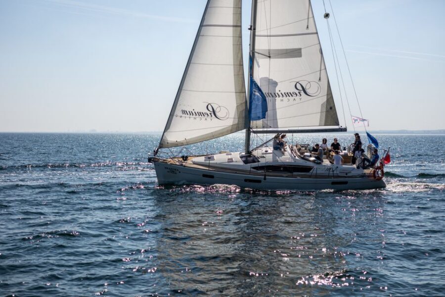 Gdańsk: Motlawa and Port yacht cruise with Welcome Drink - Price and value: what $26 gets you for 50 minutes