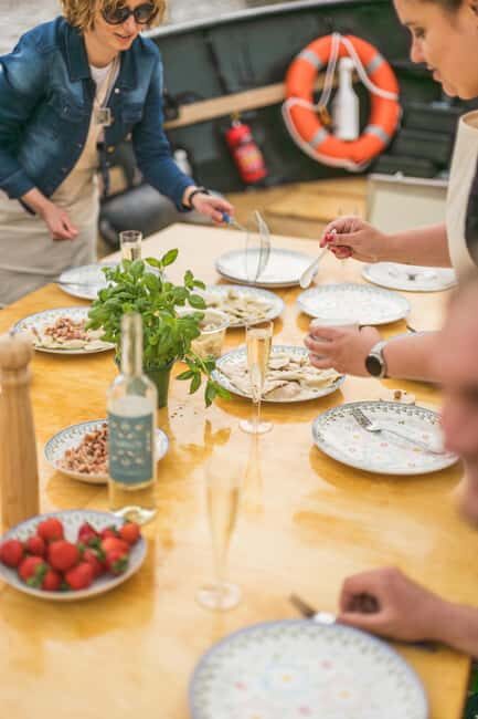 Gdańsk: Motława River Cruise with Pierogi Tasting - Comfort and practicalities: clothing, shelter, and safety