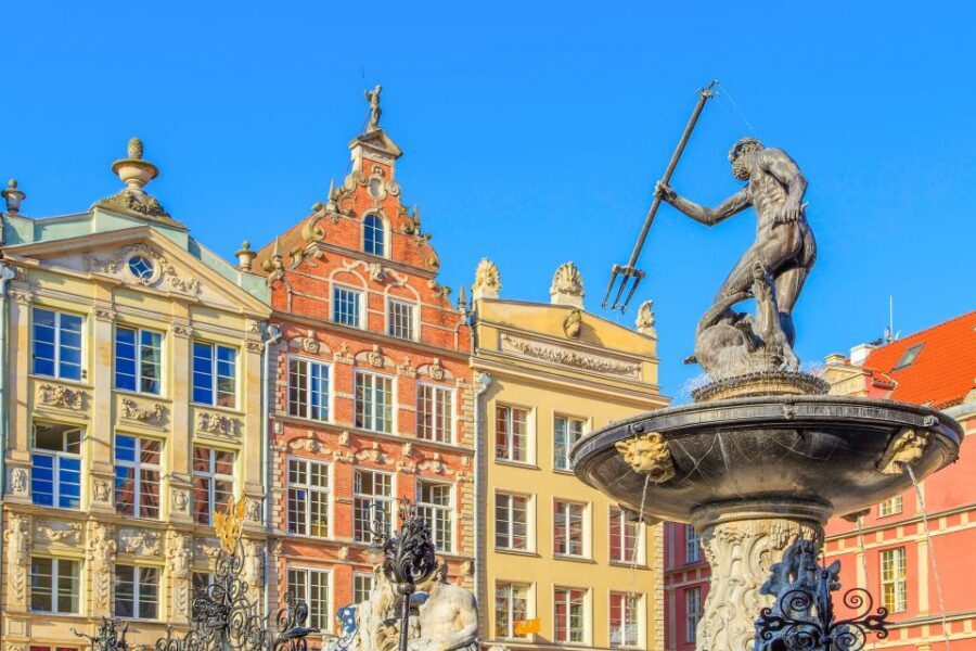 Gdansk Old Town 2-Hour Walking Tour - Ending at the Great Armoury: Renaissance drama in the final minutes