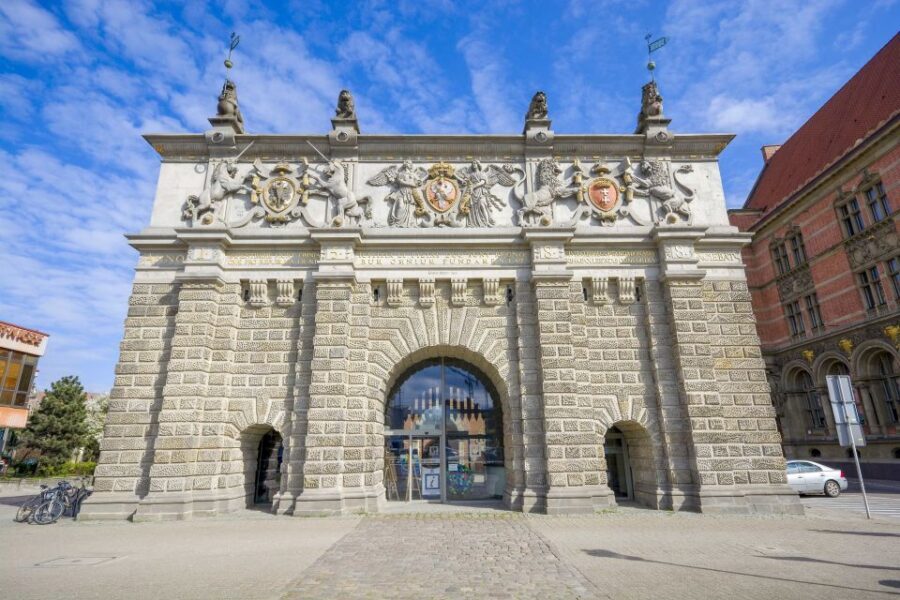 Gdansk Old Town 2-Hour Walking Tour - Long Market and Town Hall: Neptune Fountain and civic pride