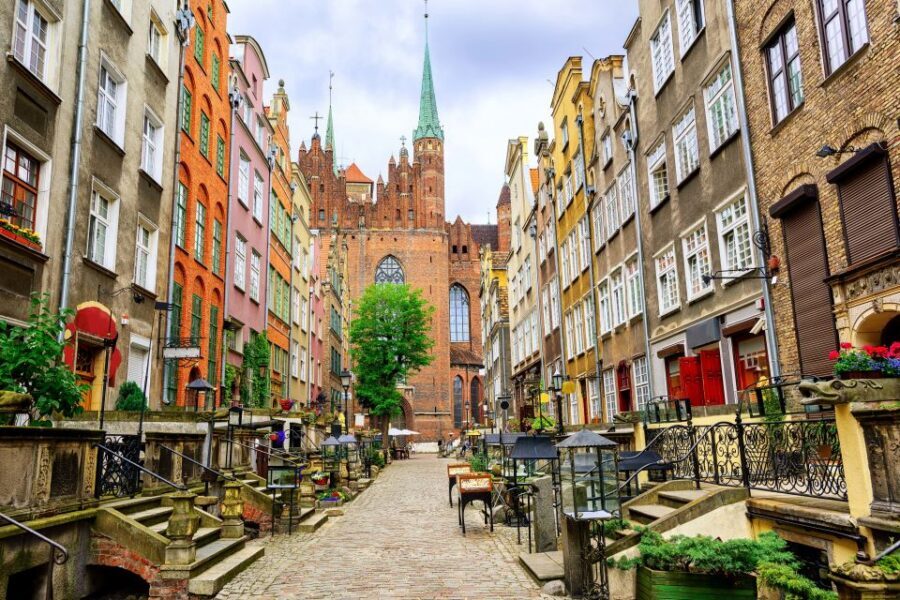 Gdańsk: Old Town Private Walking Tour with Legends and Facts - The 6-hour complete story: Monument to Shipyard Workers and the European Solidarity Centre