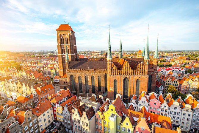 Gdańsk: Old Town Private Walking Tour with Legends and Facts - Meeting your guide at Brama Wyżynna (High Gate) and the pick-up limit