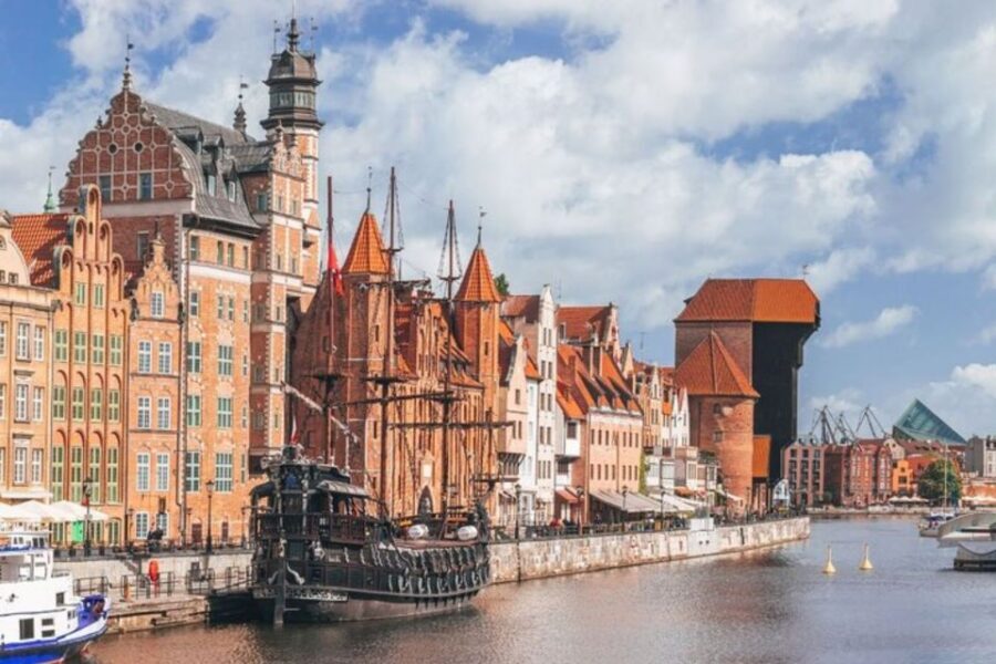 Gdansk: Private custom walking tour with a local guide - Why This Private Gdansk Walk Works Better Than Wandering