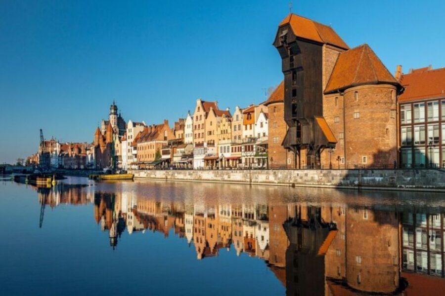 Gdansk: Private custom walking tour with a local guide - Pickup, Starting Point, and Why the Meeting Matters