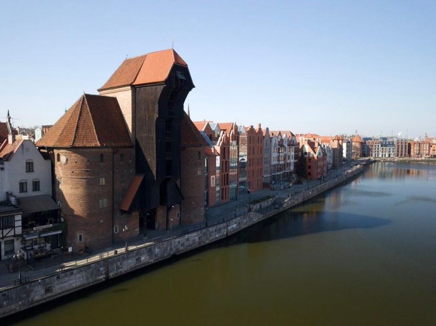 Gdansk: Private Old Town Tour - Neptune’s Fountain and Piwna: quick landmark, then real city texture
