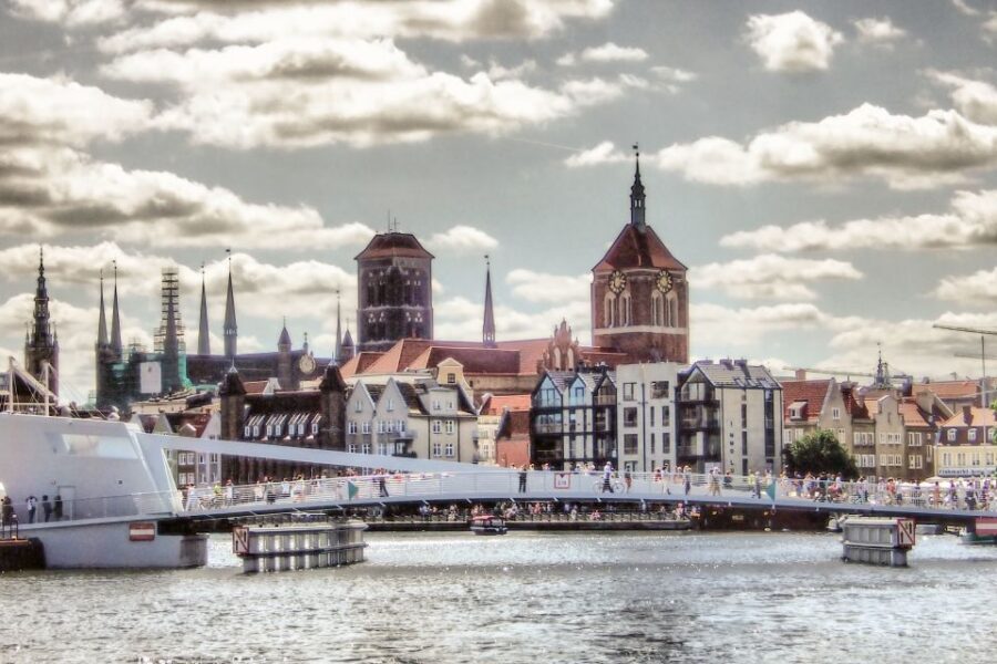 Gdansk: Private Old Town Tour - Mariacka Street and the church square: why this area matters