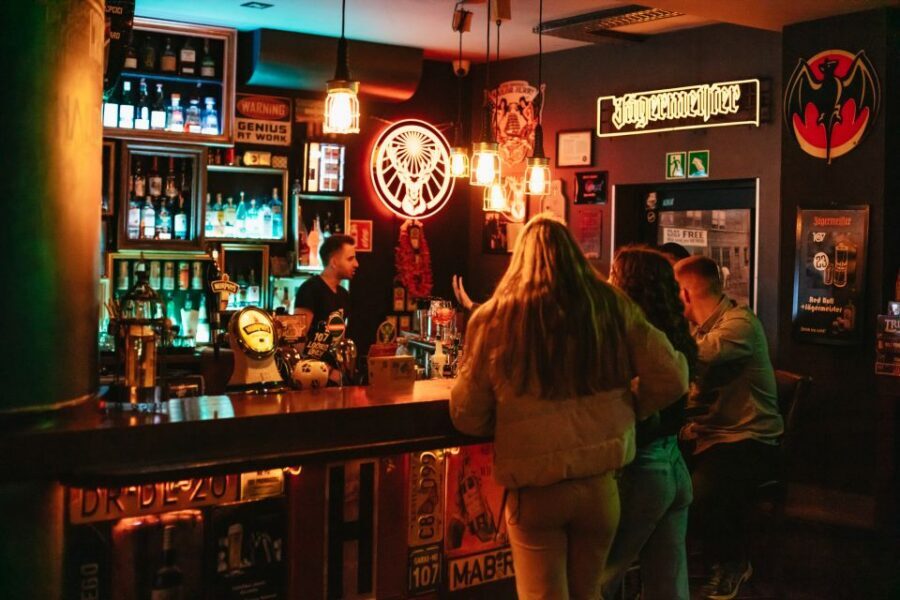 Gdansk: Pub Crawl with Free Drinks - A note on coats and door chaos