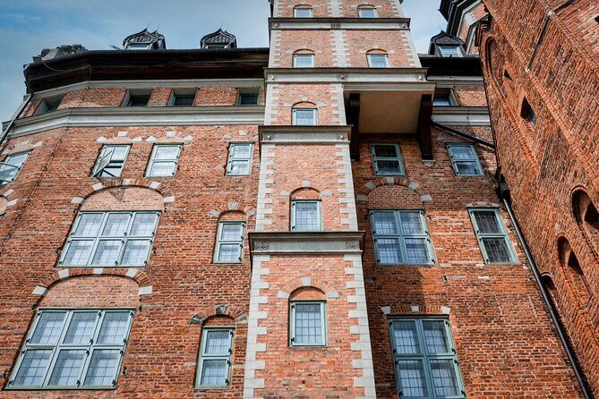 Gdansk Scavenger Hunt and Highlights Self Guided Audio Tour - Starting at the High Gate: app setup and how you move