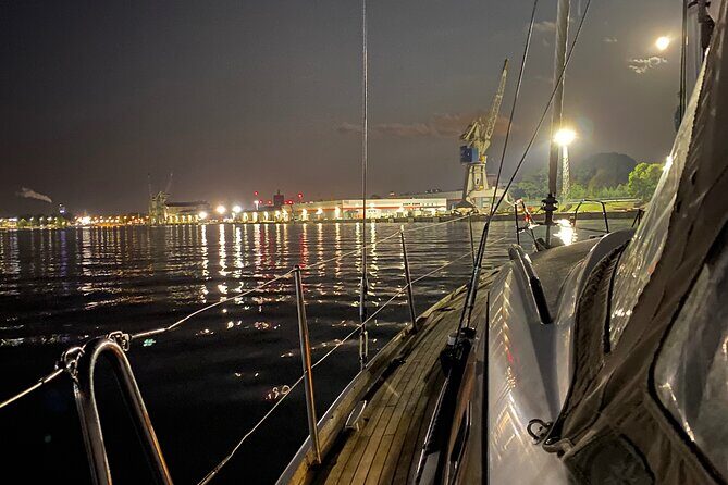 Gdansk: Scenic Evening Yacht Cruise with Welcome Drink - Key moments on this Gdańsk yacht cruise