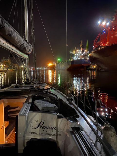 Gdansk: Scenic Evening Yacht Cruise with Welcome Drink - The guide and the audio challenge: what to watch for