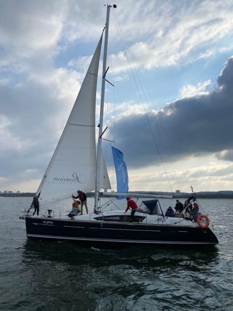 Gdansk: Scenic Evening Yacht Cruise with Welcome Drink - The welcome drink: prosecco season and mulled wine the rest of the year