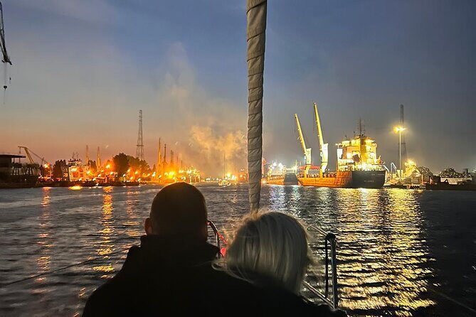 Gdansk: Scenic Evening Yacht Cruise with Welcome Drink - Getting on board near Motława River: what to look for