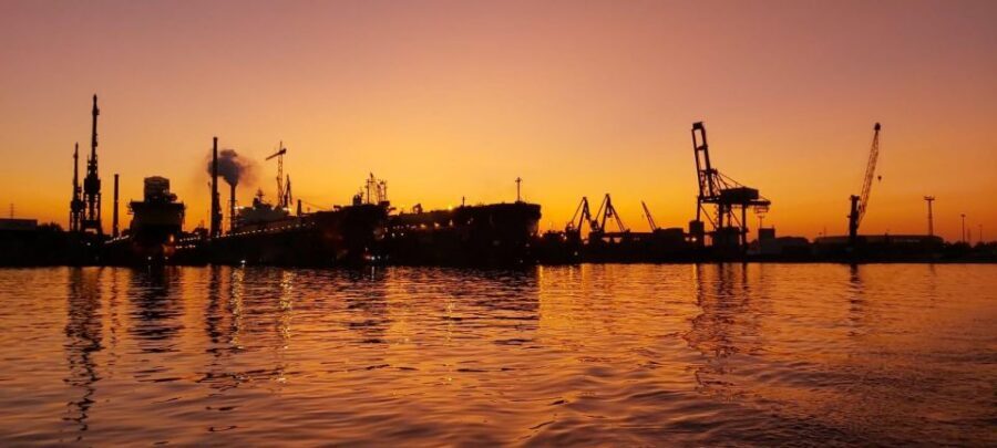 Gdańsk: Scenic Sunset Cruise with Welcome Drink - Meeting at Oria Magic House and Getting Set for Deck Time