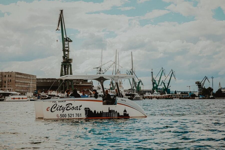Gdańsk: Sightseeing EcoCruise around the Old Town of Gdansk - The 50-minute route in real order: gates, islands, and shipyard views
