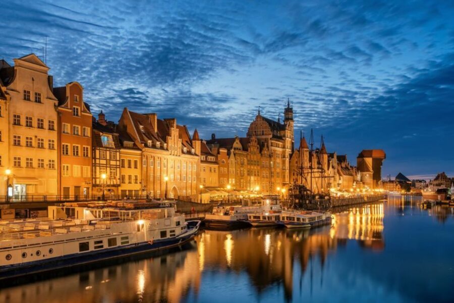 Gdansk: Small Group Walking Tour - Gold and Green Gate to the Old Port: Streets Give Way to Water