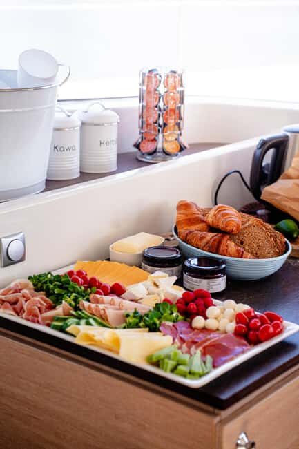 Gdansk/Sopot: Breakfast Cruise on a Catamaran - Steering Time: Safety with a Real Hands-On Moment