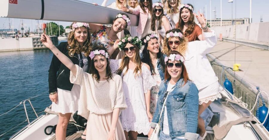 Gdańsk/Sopot: Private Boat Party with Music & Drinks - Music and Drinks: The Part You’ll Actually Remember
